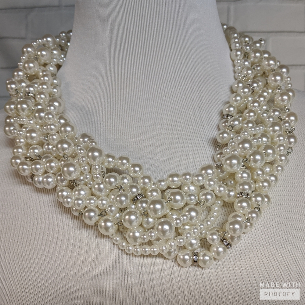Pearl Collar Necklace with rhinestone details